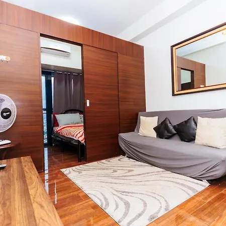Penthouse Perfection 5515 In Air Condo Makati 300 Mbps Gym Swim Park Laugh Hi Speed Internet